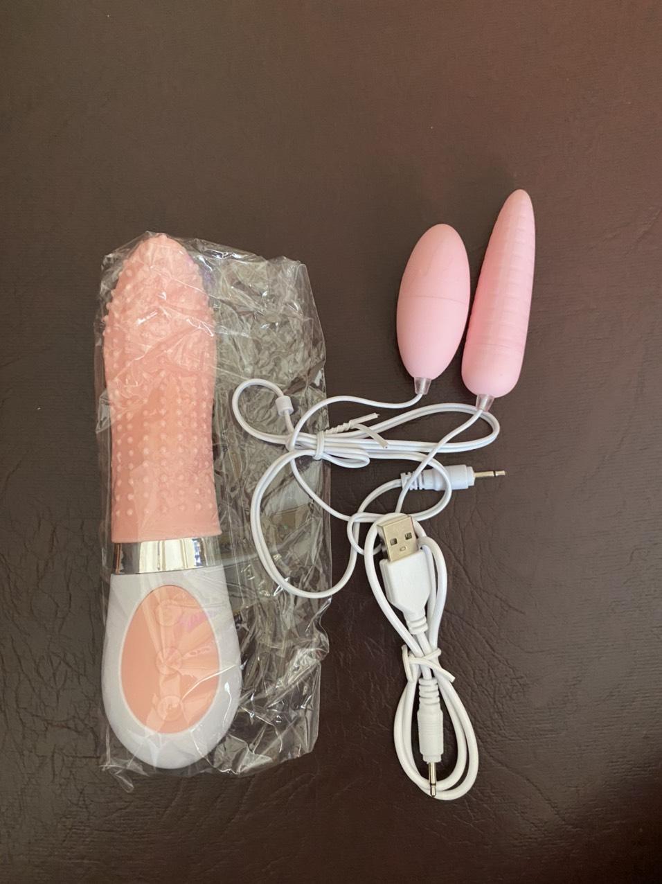 Hình ảnh chi tiết đồ chơi tình dục 2 trứng rung kèm lưỡi rung