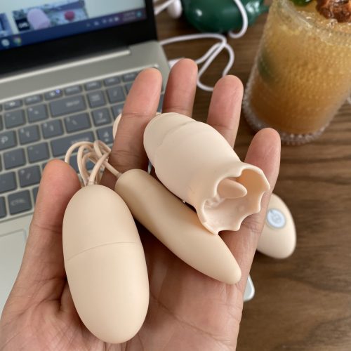 trứng rung tình yêu 3 đầu - trứng rung lưỡi liếm.