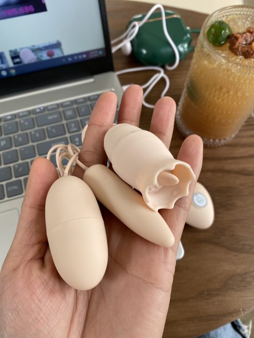 trứng rung tình yêu 3 đầu - trứng rung lưỡi liếm.