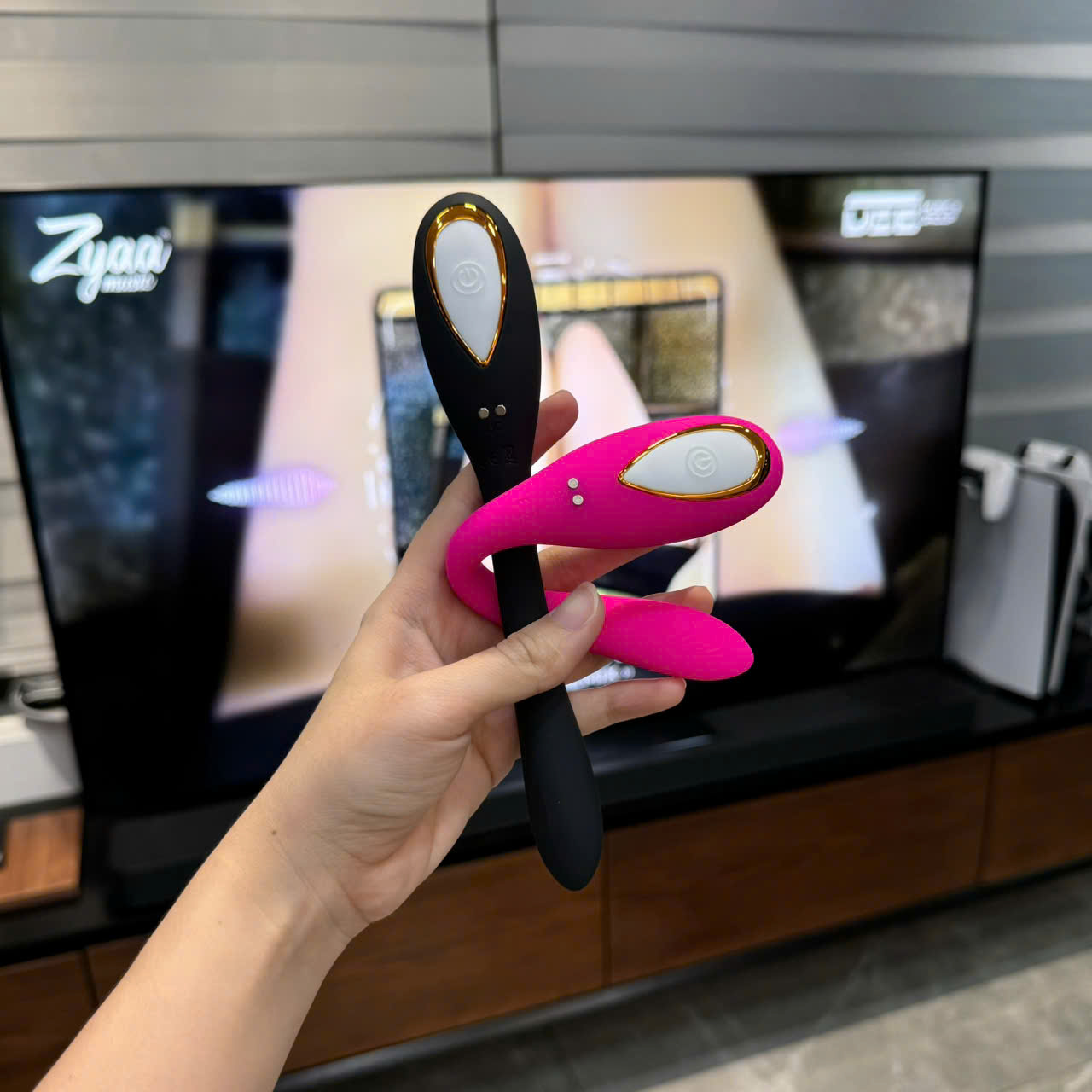 Trứng rung thiết kế chữ U rung kích thích 2 điểm.