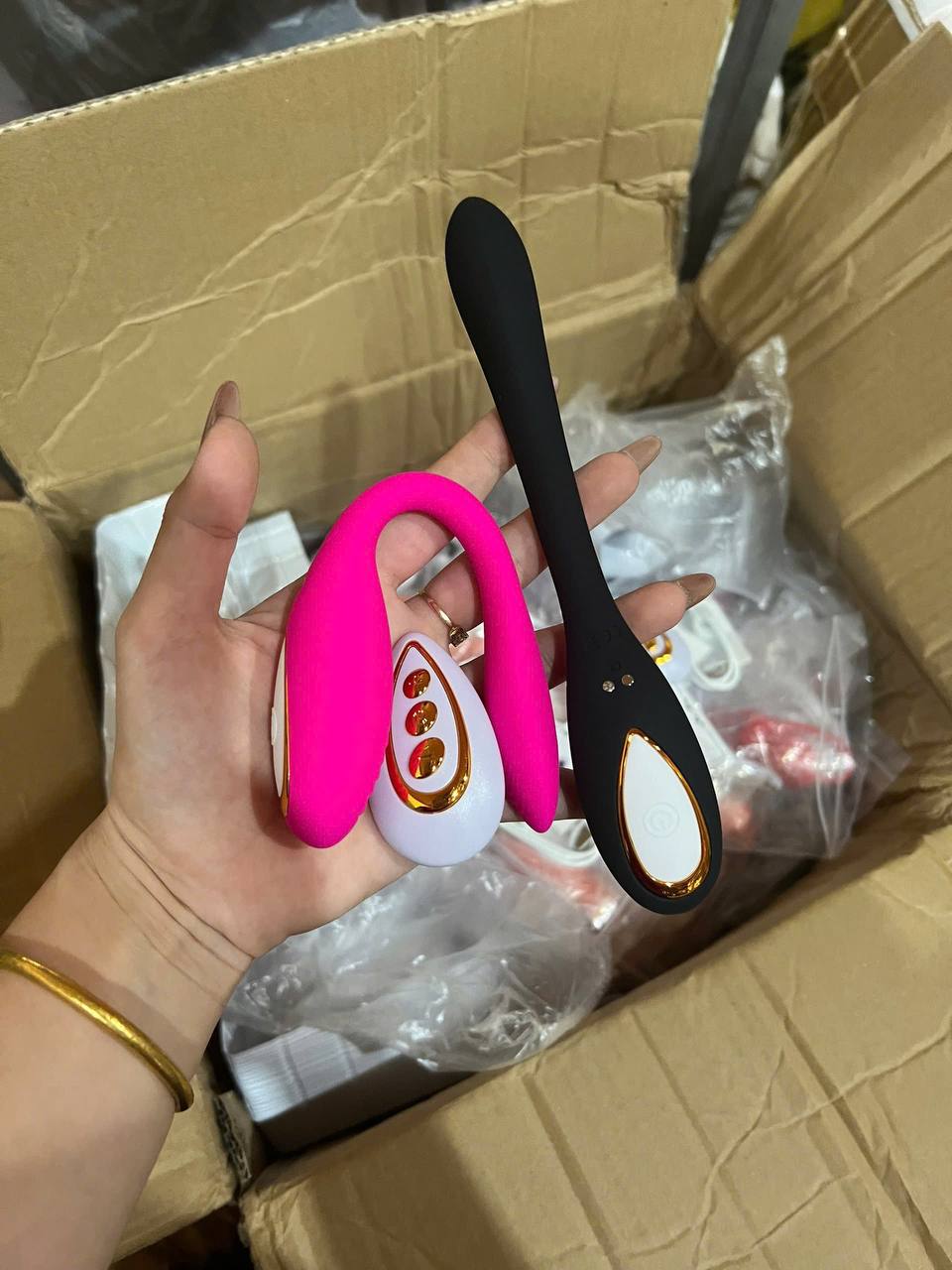 Trứng rung chữ U điều khiển từ xa - trứng rung 2 đầu.